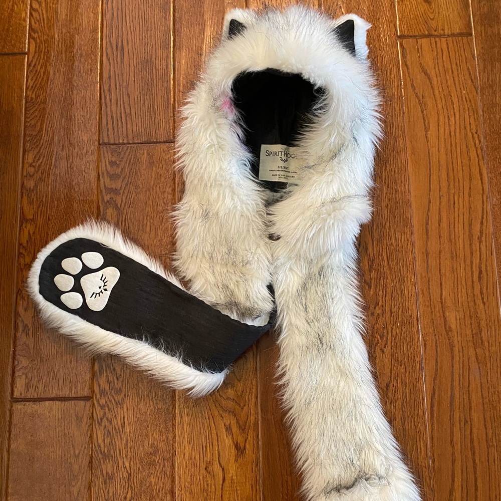 Husky Spirit Hood